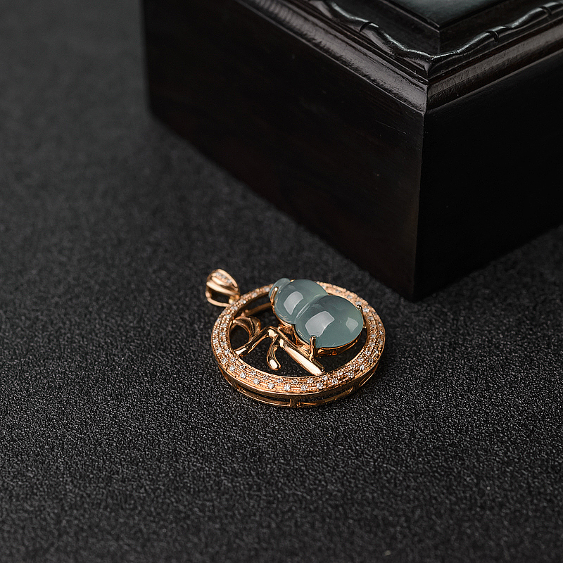 18K金镶钻糯冰种翡翠葫芦吊坠-红掌柜