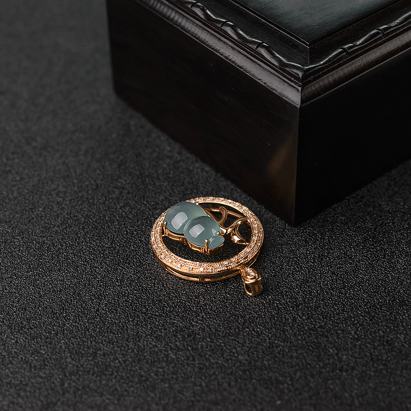 18K金镶钻翡翠葫芦吊坠-红掌柜