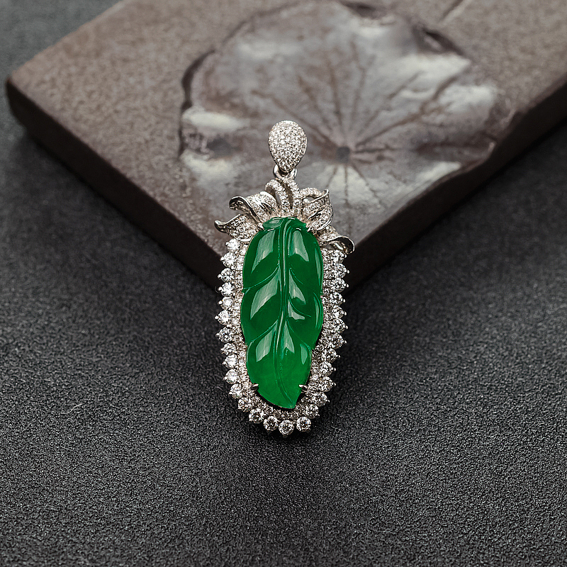 18K金镶钻糯冰种翠色翡翠叶子吊坠-红掌柜