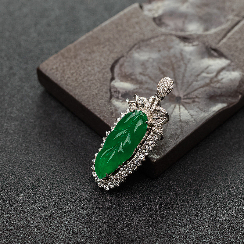 金镶钻糯冰种翠色翡翠叶子吊坠-红掌柜