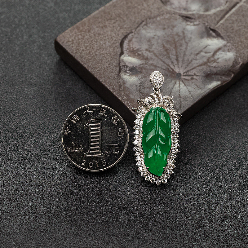 糯冰种翡翠叶子吊坠-红掌柜