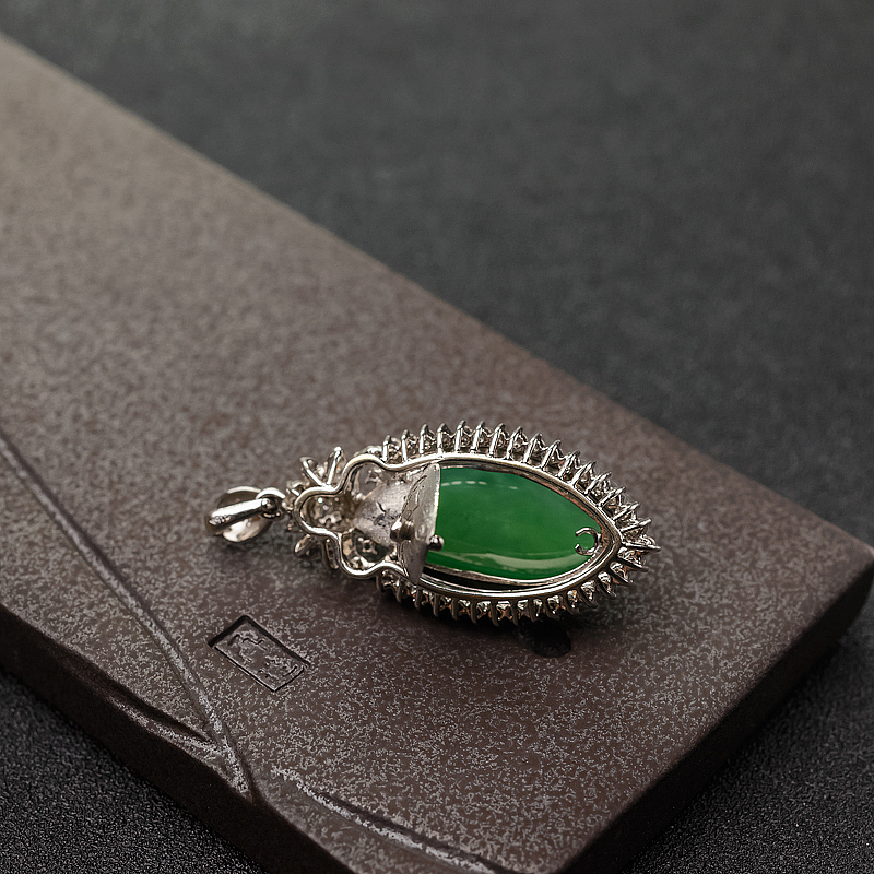 18K金镶钻糯种翡翠吊坠-红掌柜