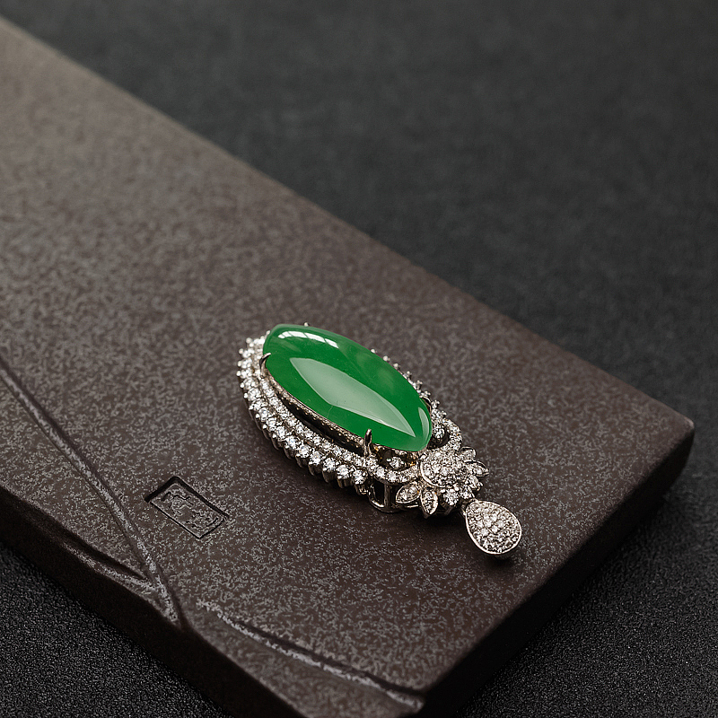 18K金镶钻翡翠吊坠-红掌柜