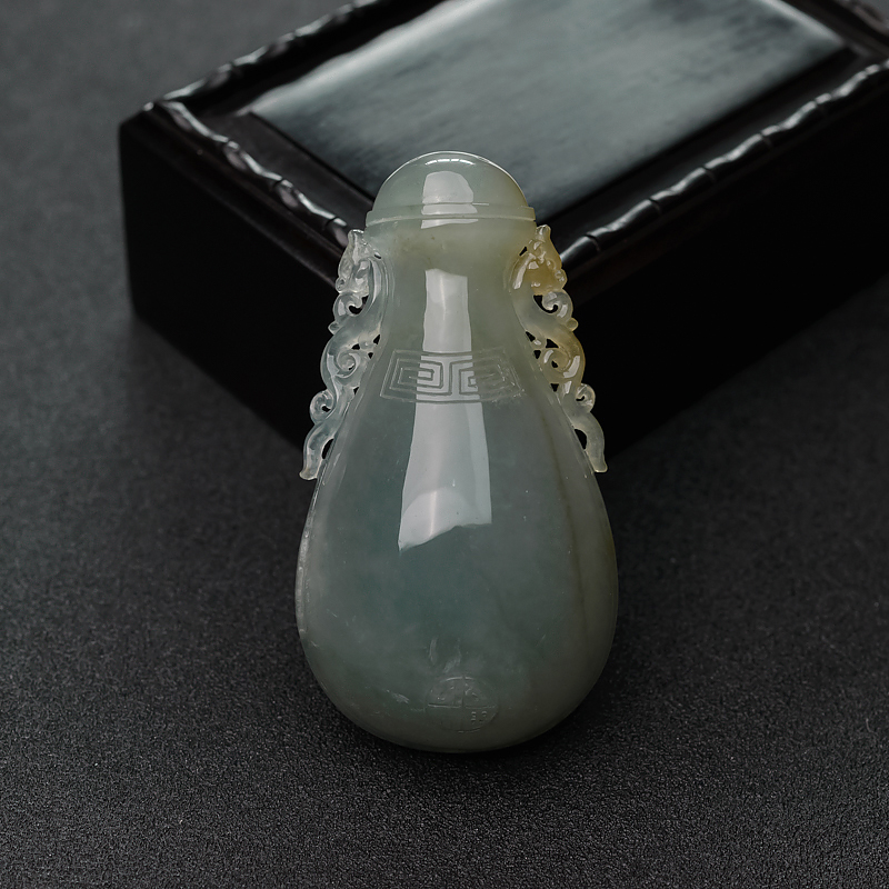 糯种俏色翡翠宝瓶吊坠-红掌柜