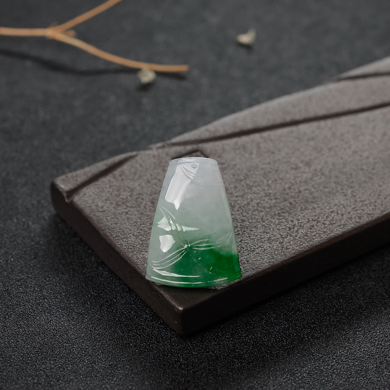 糯种飘翠翡翠竹节吊坠-红掌柜