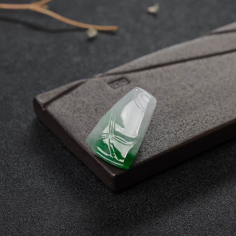 飘翠翡翠竹节吊坠-红掌柜