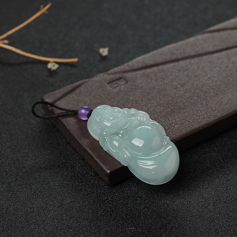 糯种浅绿翡翠吊坠-红掌柜