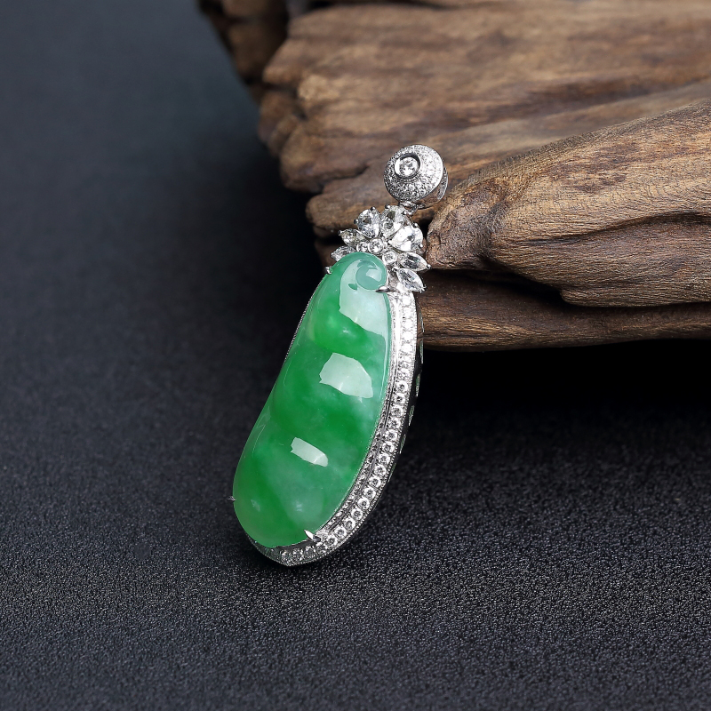 18K金镶钻糯种飘翠翡翠福豆吊坠-红掌柜