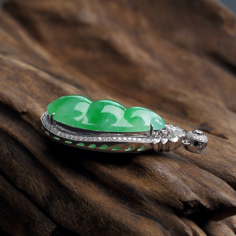 18K金镶钻天然糯种飘翠翡翠吊坠-红掌柜