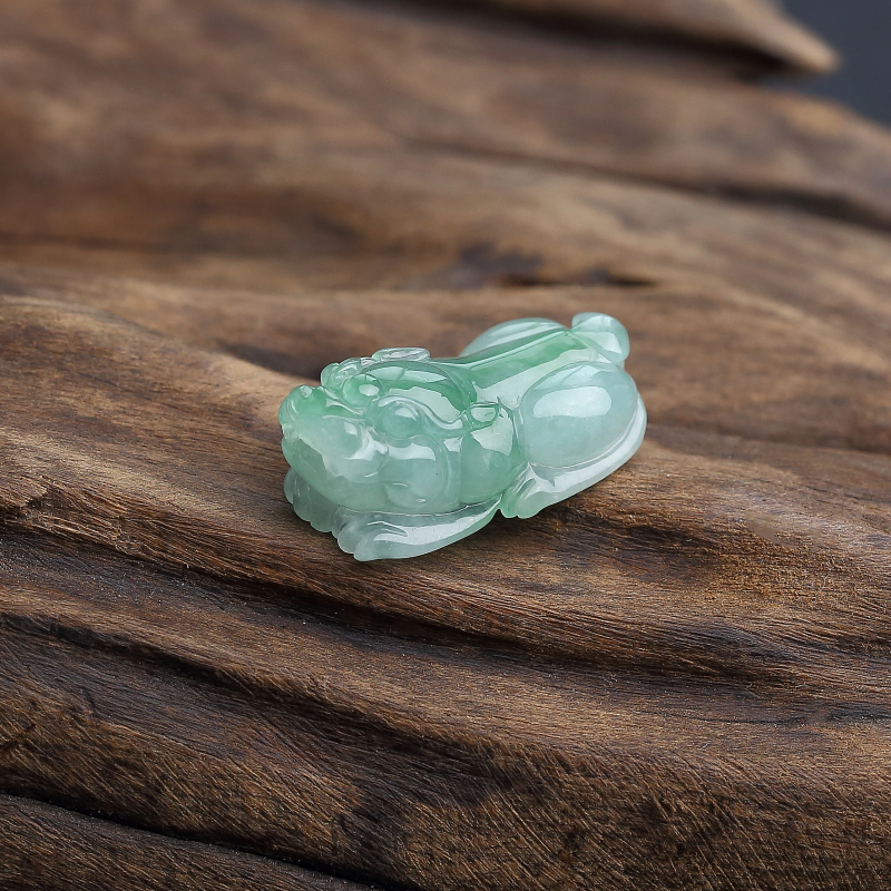 天然糯种飘翠翡翠貔貅吊坠-红掌柜