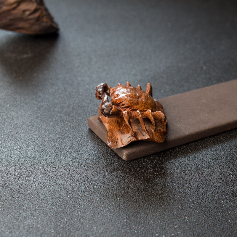 黄花梨螃蟹手把件-红掌柜