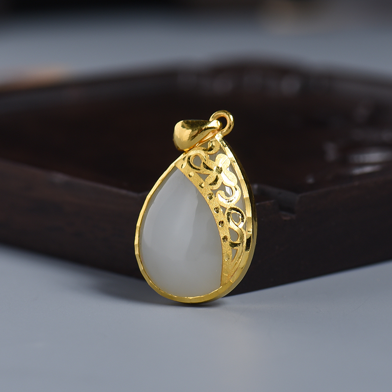 白玉山料金镶玉水滴吊坠-红掌柜