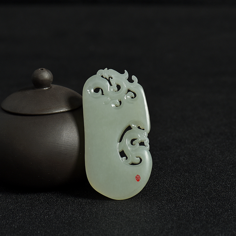 天然新疆和田青白玉籽料仿古龙纹吊坠-红掌柜