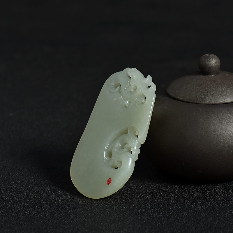 和田青白玉籽料仿古龙纹吊坠-红掌柜