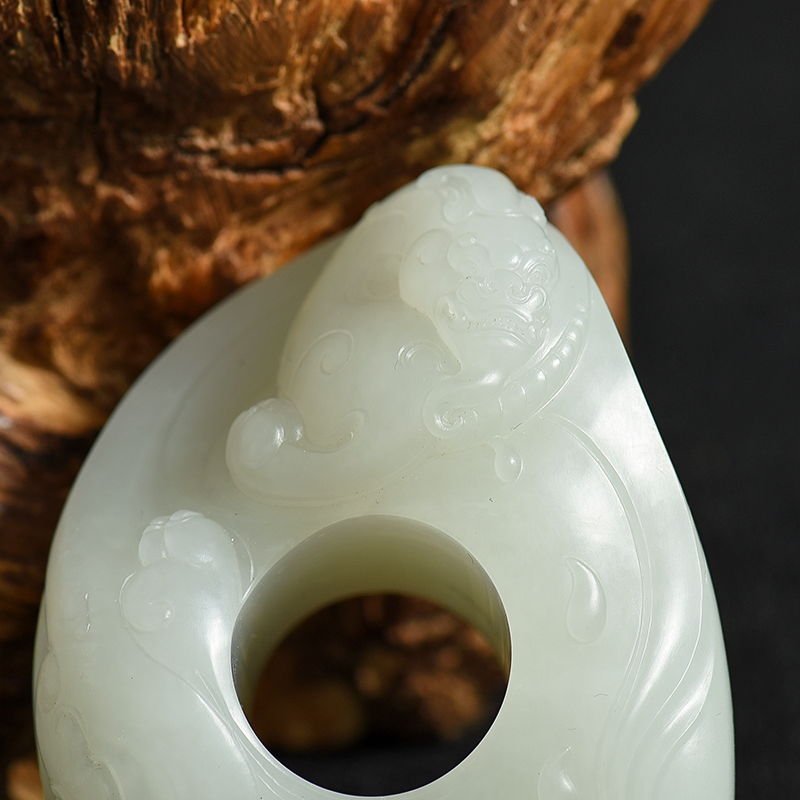 和田玉仿古龙手把件-红掌柜