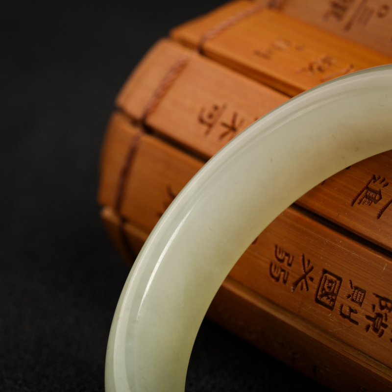 天然俄料青白玉山料手镯-红掌柜