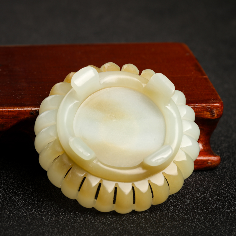 和田玉山料摆件-红掌柜