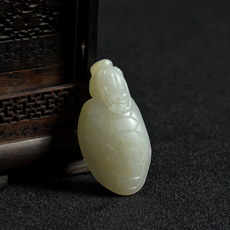 和田白玉籽料龙龟吊坠-红掌柜