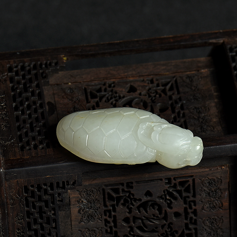 天然和田白玉籽料龙龟吊坠-红掌柜