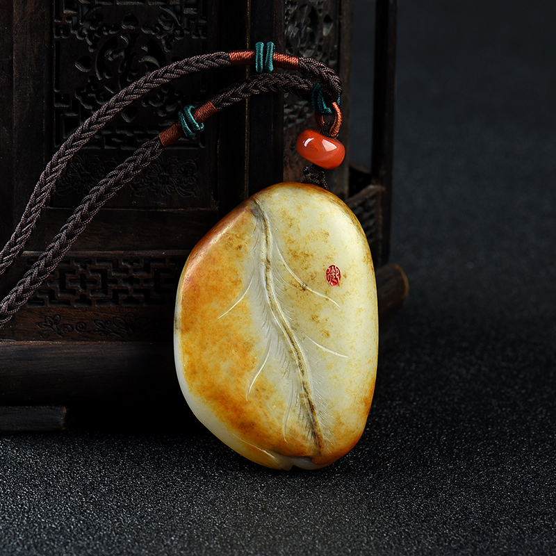 新疆俏色和田玉吉人天相吊坠-红掌柜