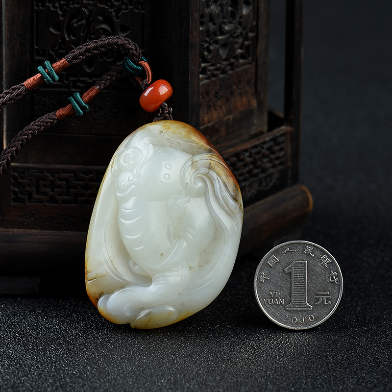 新疆俏色和田玉吊坠-红掌柜