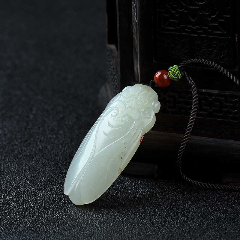 新疆和田玉一鸣惊人吊坠-红掌柜