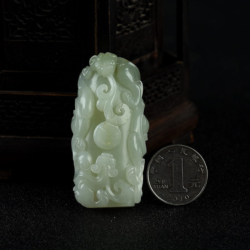 和田白玉双龙戏珠吊坠-红掌柜