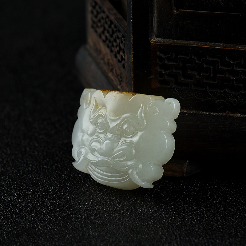 新疆和田白玉籽料瑞兽吊坠-红掌柜