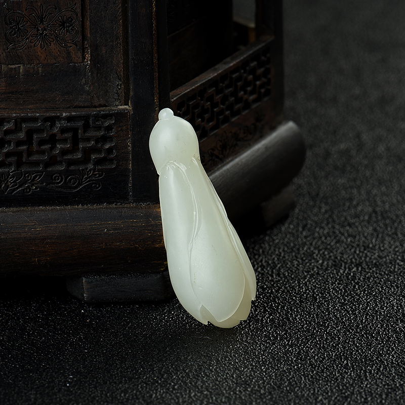 和田白玉籽料百合吊坠-红掌柜