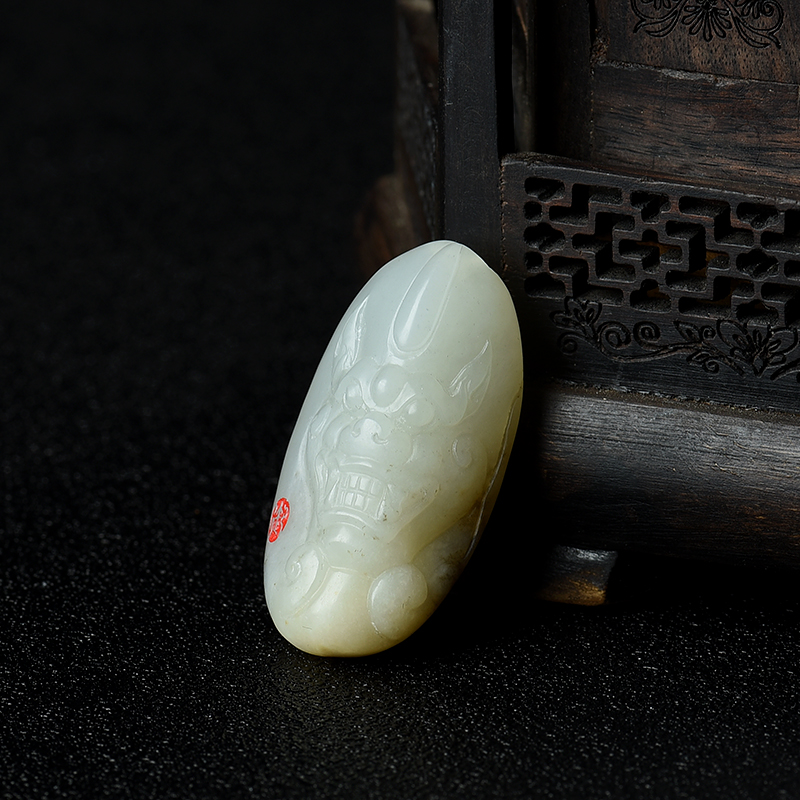新疆和田白玉籽料瑞兽吊坠-红掌柜