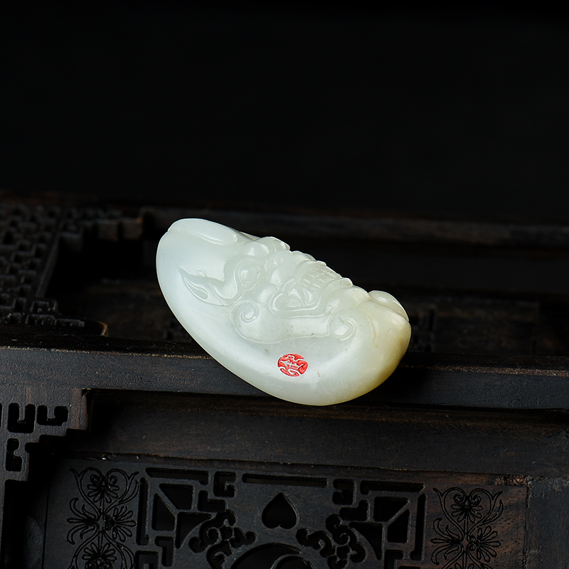 天然和田白玉籽料瑞兽吊坠-红掌柜