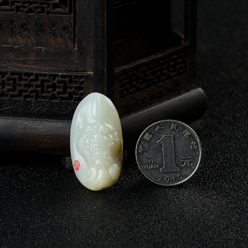 天然新疆和田白玉籽料瑞兽吊坠-红掌柜