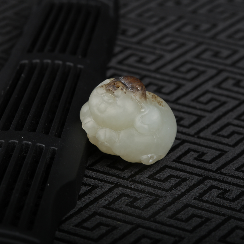 籽料和田玉亥猪吊坠-红掌柜