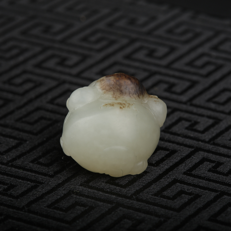 新疆天然籽料俏色和田玉亥猪吊坠-红掌柜