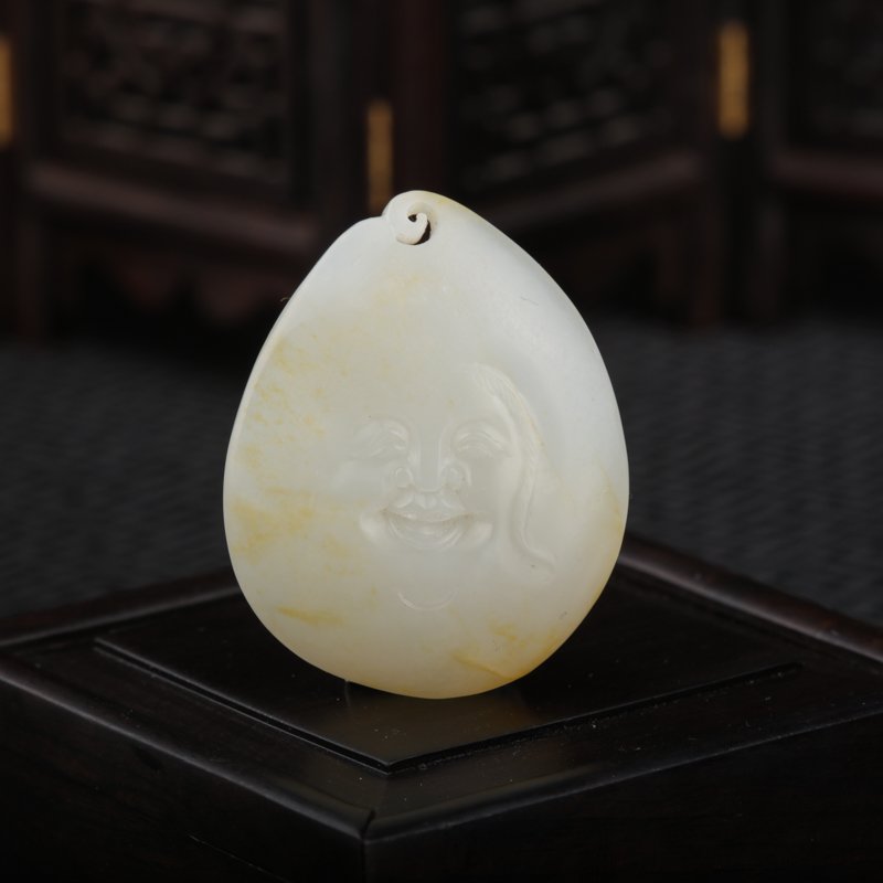 籽料俏色和田玉长眉罗汉吊坠-红掌柜