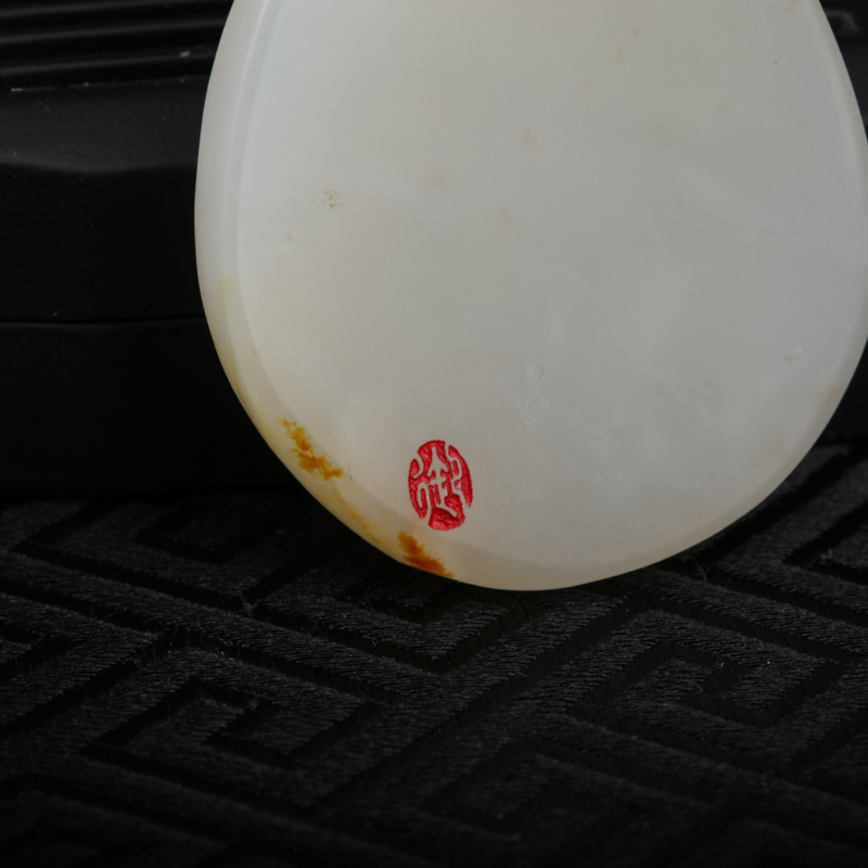 新疆天然籽料俏色和田玉-红掌柜