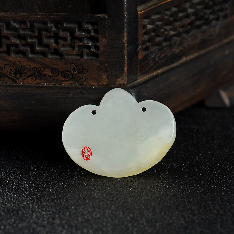 新疆天然籽料和田白玉蝙蝠吊坠-红掌柜
