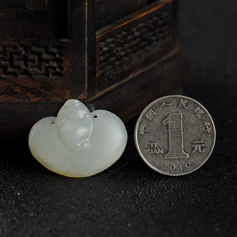 天然籽料和田白玉蝙蝠吊坠-红掌柜