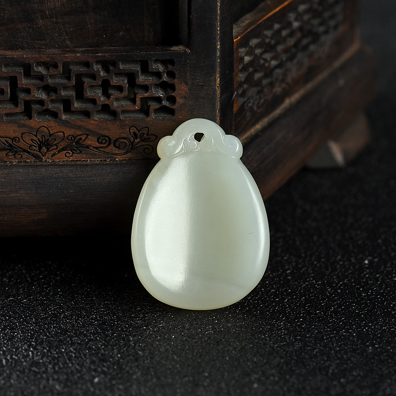 新疆天然籽料和田青白玉随形吊坠-红掌柜