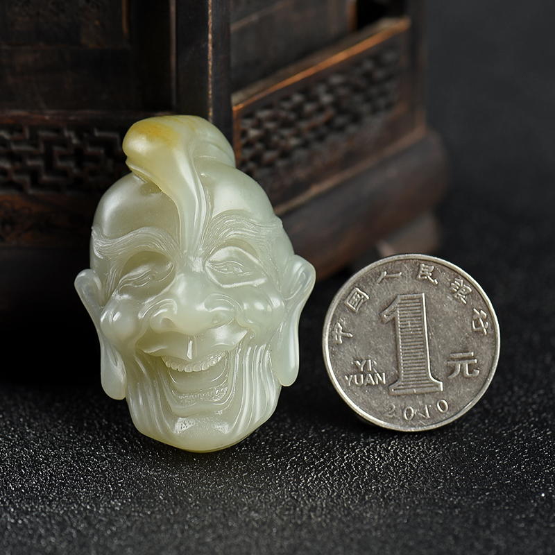 天然籽料和田青白玉罗汉吊坠-红掌柜