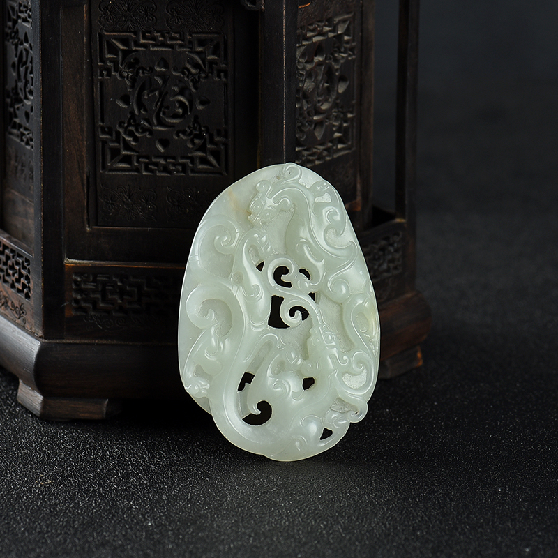 籽料和田青白玉仿古龙吊坠-红掌柜