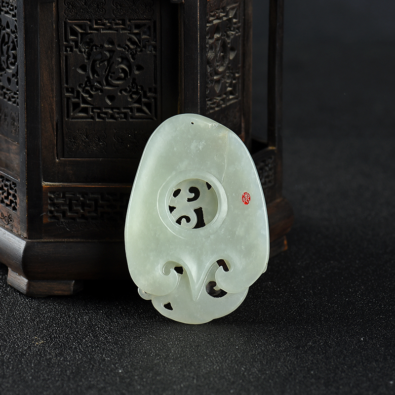 新疆天然籽料和田青白玉仿古龙吊坠-红掌柜