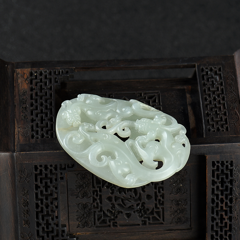 新疆籽料和田青白玉仿古龙吊坠-红掌柜