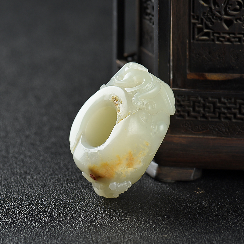 俏色和田玉籽料手把件-红掌柜