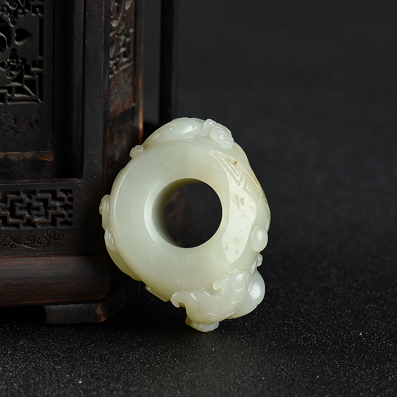 新疆天然籽料俏色和田玉貔貅手把件-红掌柜