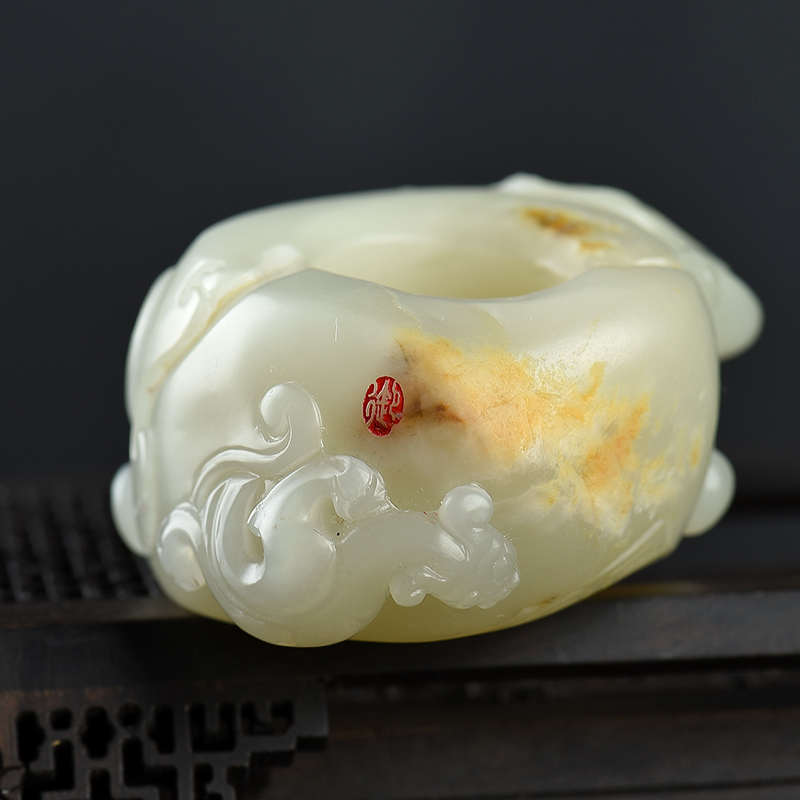 新疆天然籽料俏色和田玉-红掌柜