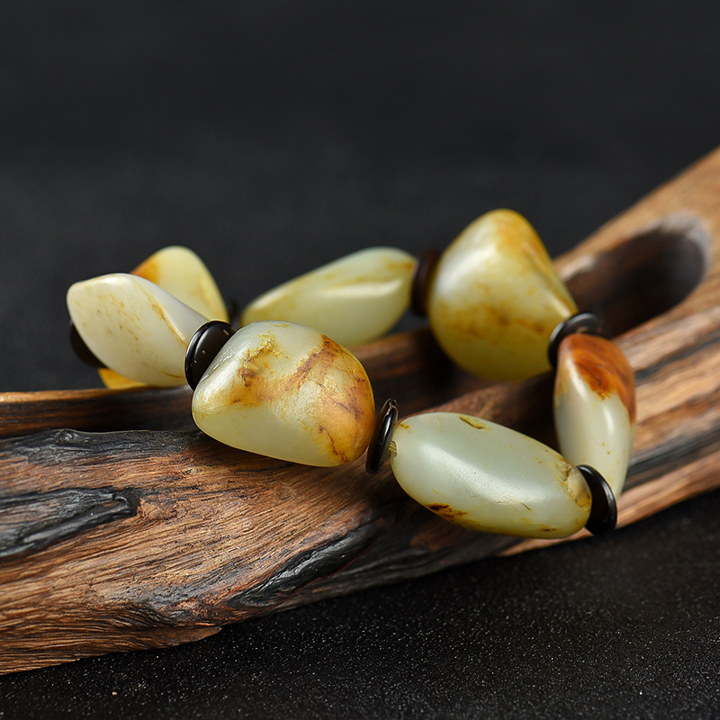 天然籽料俏色和田玉随形手串-红掌柜