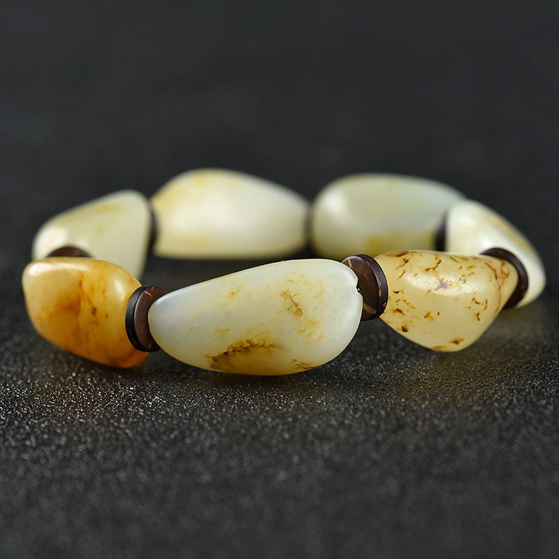 俏色和田玉籽料-红掌柜