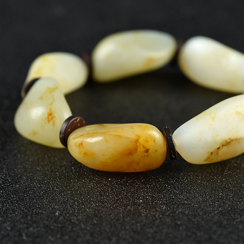 新疆天然籽料俏色和田玉-红掌柜