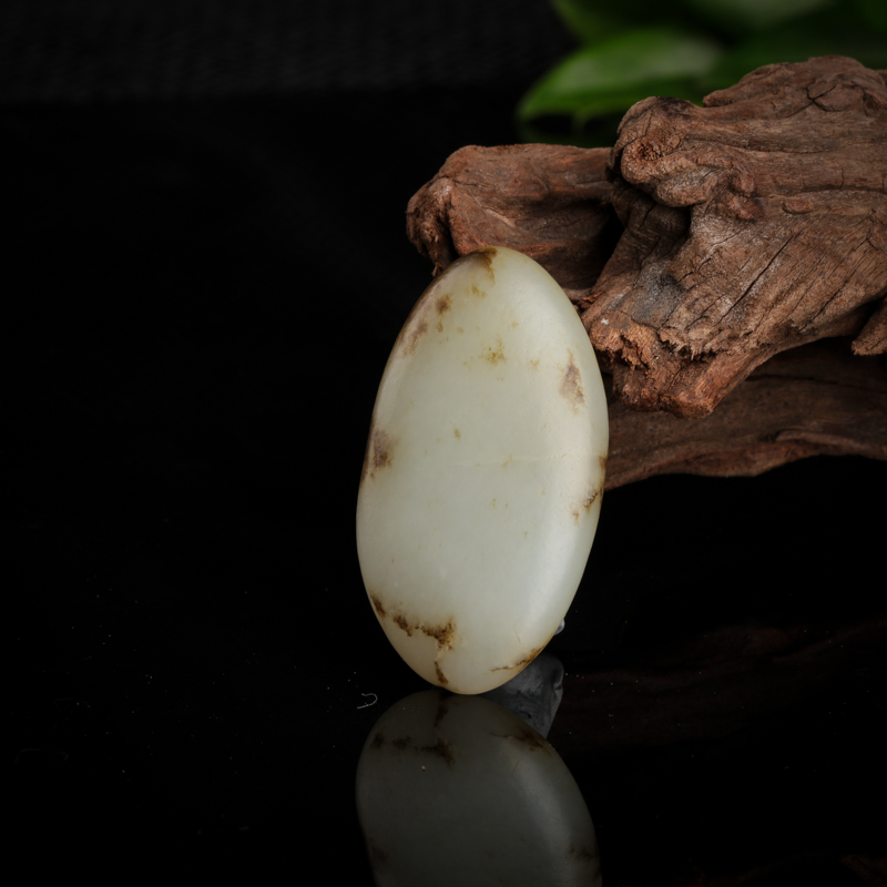 天然籽料俏色和田玉随形吊坠-红掌柜